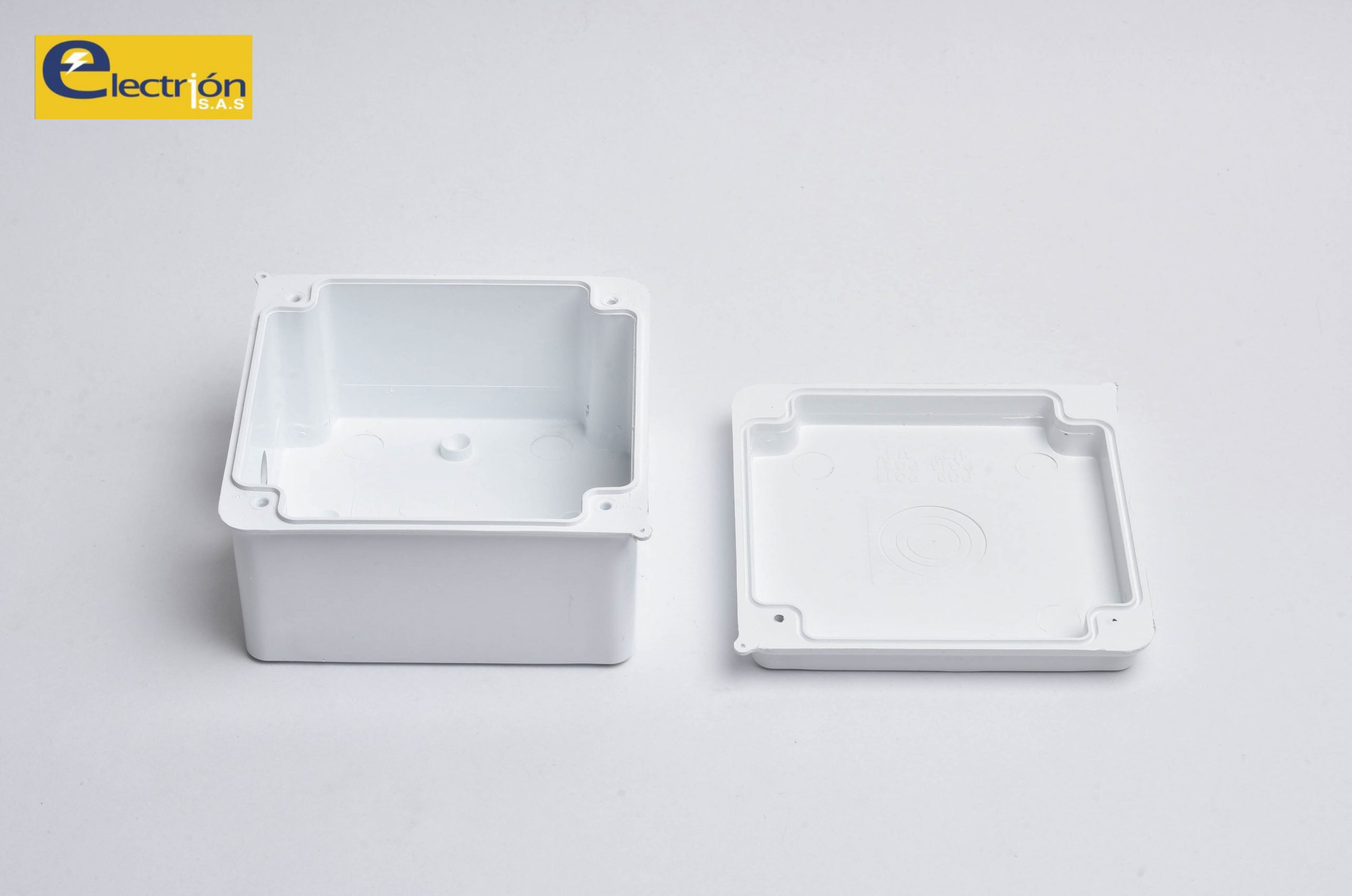 Caja Plástica tapa blanca IP65 con protección UV